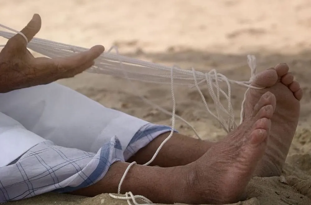 حياكة شباك الصيد